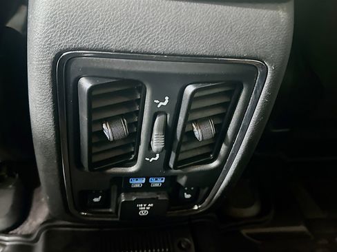 Used 2016 Jeep Grand Cherokee Limited image 28