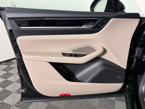 New 2025 Porsche Macan Electric image 26