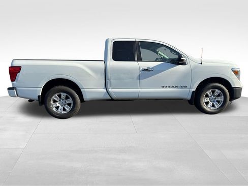 Used 2018 Nissan Titan SV w/ SV Convenience Package AWD/4WD image 6