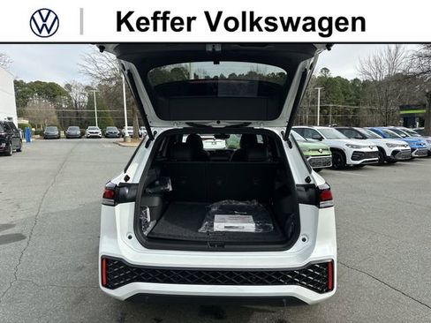 New 2026 Volkswagen Tiguan SE R-Line FWD image 36