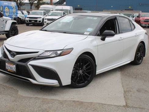 Used 2023 Toyota Camry XSE FWD image 11