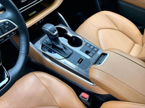 Used 2023 Toyota Highlander Platinum image 14