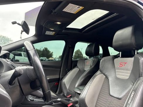Used 2017 Ford Focus ST w/ Equipment Group 401A FWD image 5