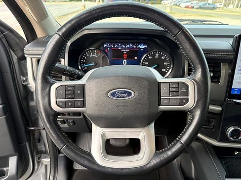 Used 2023 Ford Expedition Max XLT image 13