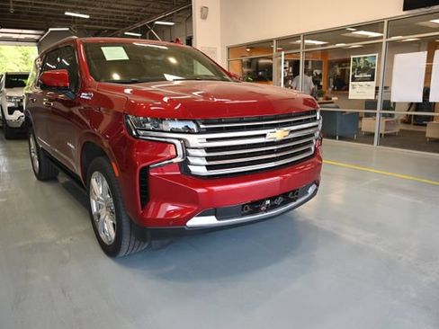 Used 2021 Chevrolet Tahoe High Country w/ Premium Package AWD/4WD image 3