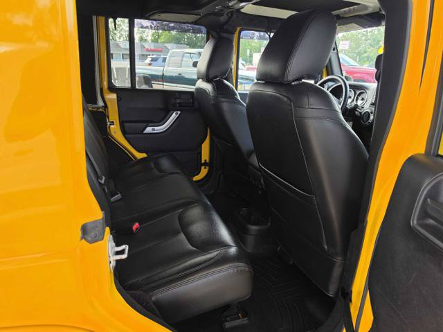 Used 2015 Jeep Wrangler Unlimited Sahara w/ Max Tow Package AWD/4WD image 17