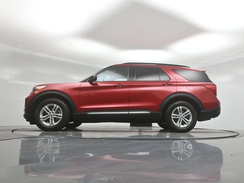 Used 2023 Ford Explorer XLT RWD image 7