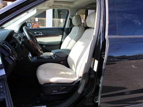 Used 2017 Ford Explorer Platinum image 20
