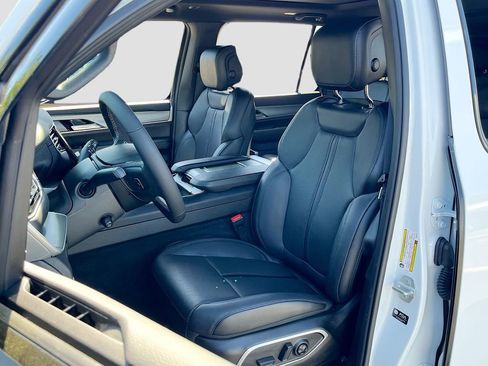 Certified 2025 Jeep Wagoneer L Series II w/ Premium Group I image 22