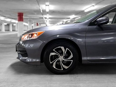 Used 2017 Honda Accord LX image 13