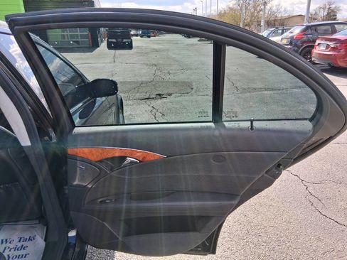 Used 2006 Mercedes-Benz E 350 4MATIC Sedan w/ Premium Pkg image 10