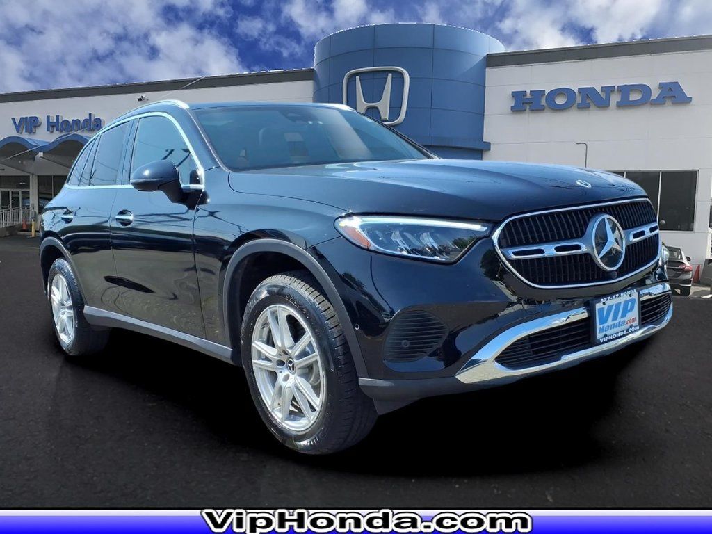 Used 2023 Mercedes-Benz GLC 300 4MATIC image 1