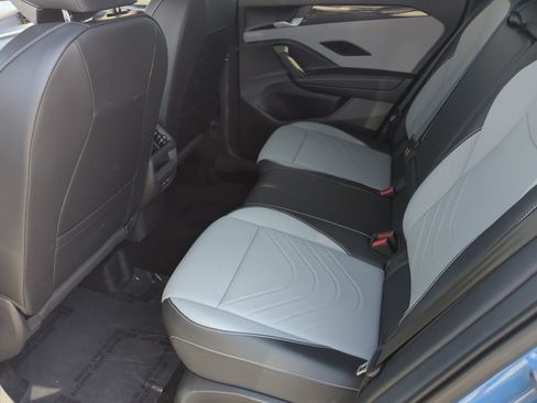 New 2026 Volkswagen Tiguan SE R-Line FWD image 17
