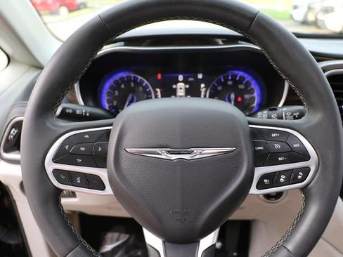 Used 2023 Chrysler Pacifica Limited FWD image 26
