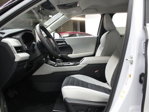 New 2025 Mitsubishi Outlander SE image 6