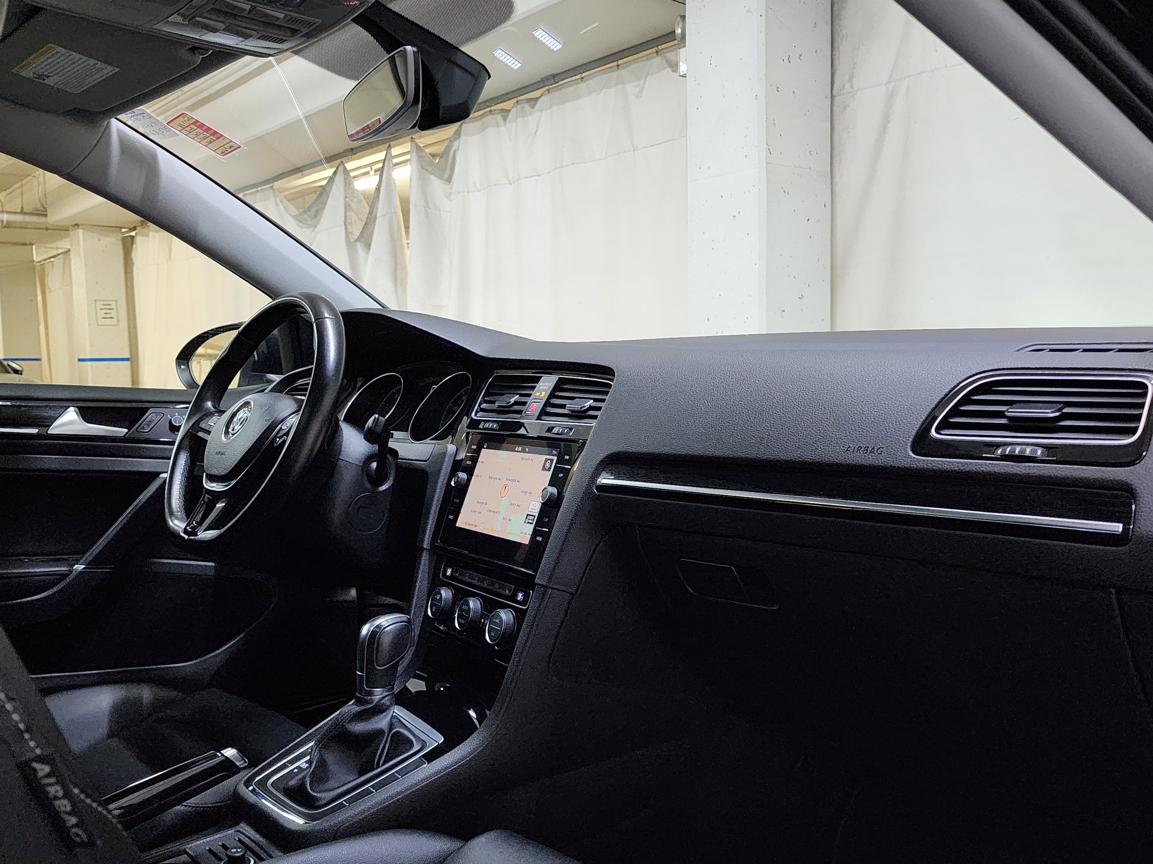 Used 2018 Volkswagen Golf SEL FWD image 23