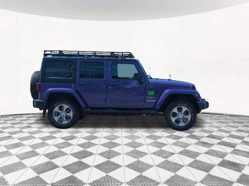 Used 2018 Jeep Wrangler Unlimited Sahara AWD/4WD image 6
