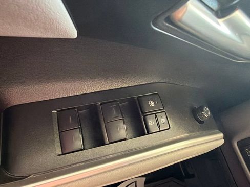 Used 2023 Toyota Highlander XLE AWD/4WD image 13