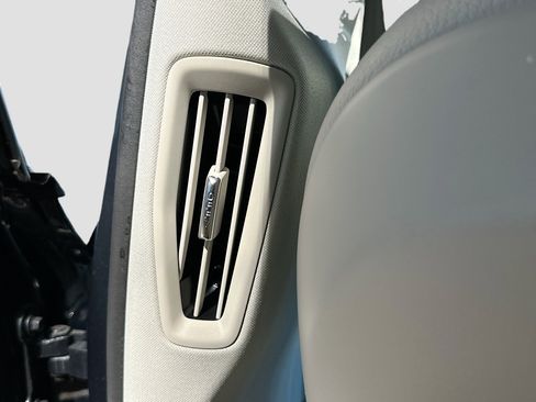 Used 2020 Volvo S60 T5 Momentum image 24