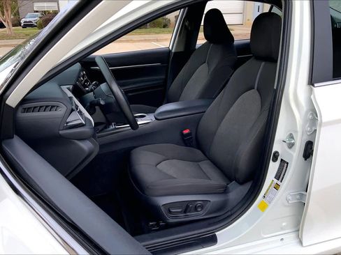 Used 2023 Toyota Camry LE image 8