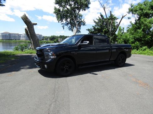 Used 2022 RAM 1500 Classic SLT AWD/4WD image 2