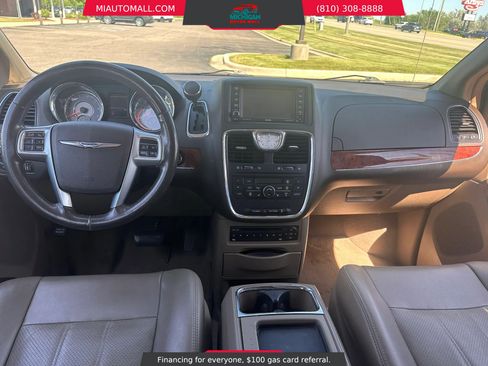 Used 2012 Chrysler Town & Country Touring-L w/ Premium Group FWD image 20