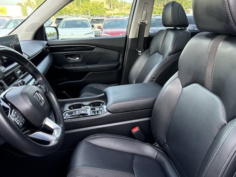 Used 2025 Honda Pilot Touring image 5