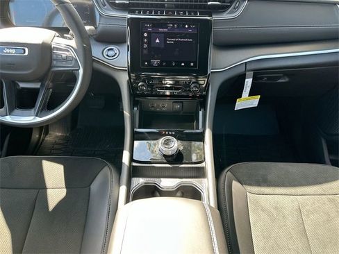 New 2025 Jeep Grand Cherokee Altitude image 14