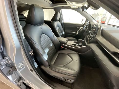 Used 2023 Toyota Highlander XLE AWD/4WD image 26
