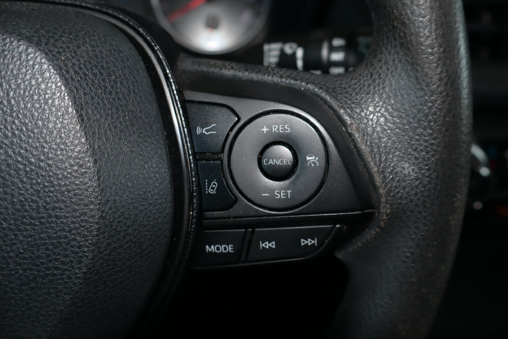Used 2020 Toyota RAV4 XLE FWD image 20