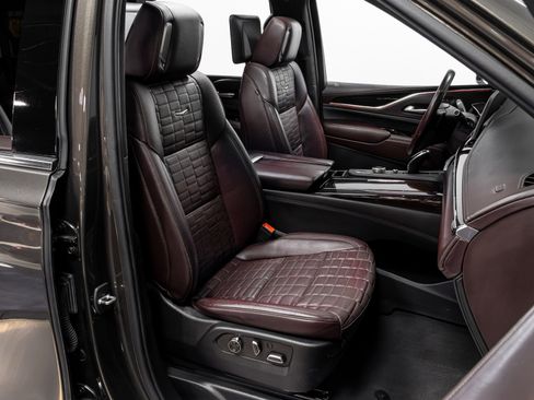 Used 2021 Cadillac Escalade ESV Premium Luxury Platinum w/ Heavy-Duty Trailer Package image 18