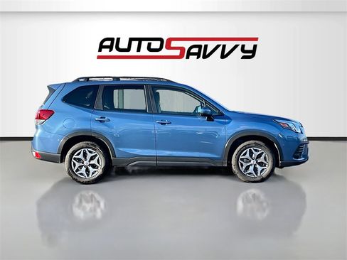 Used 2023 Subaru Forester Premium w/ Popular Package #3 image 8