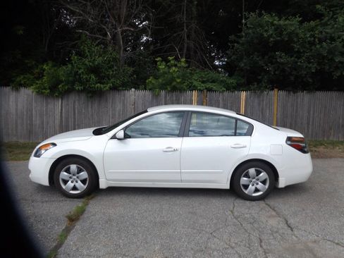 Used 2008 Nissan Altima 2.5 S w/ Emergency Aid Pkg FWD image 2