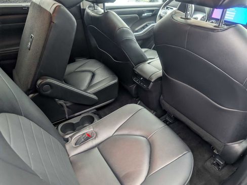 Certified 2023 Toyota Highlander XLE image 25