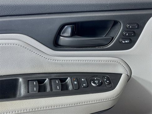Used 2018 Honda Odyssey Touring image 15