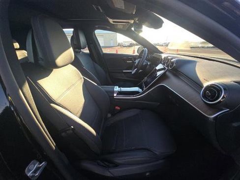 Used 2025 Mercedes-Benz C 300 4MATIC Sedan image 4