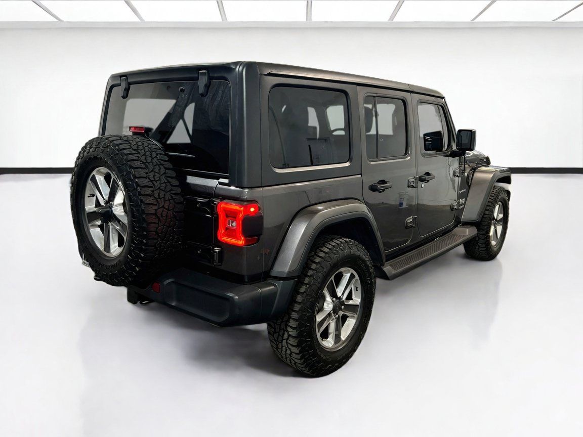 Used 2018 Jeep Wrangler Unlimited Sahara w/ LED Lighting Group AWD/4WD image 4
