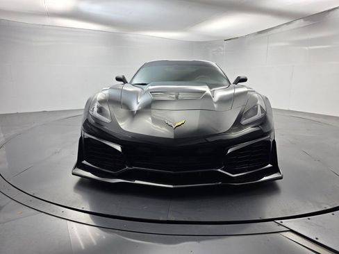 Used 2015 Chevrolet Corvette Z06 w/ 3LZ Preferred Equipment Group RWD image 2