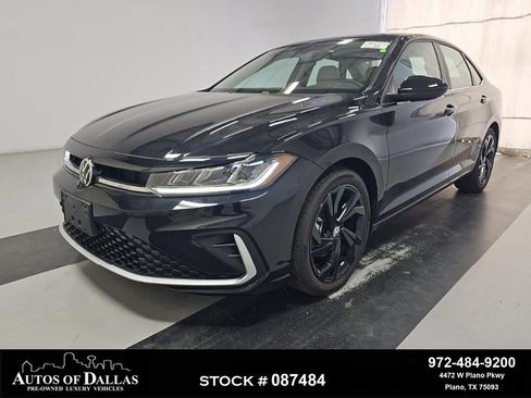 Used 2025 Volkswagen Jetta SE w/ Sunroof Package FWD image 1