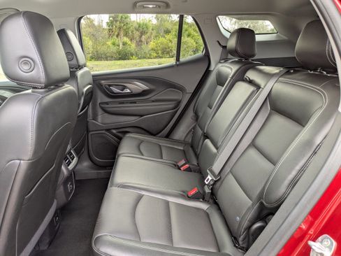 Used 2023 GMC Terrain SLT image 15