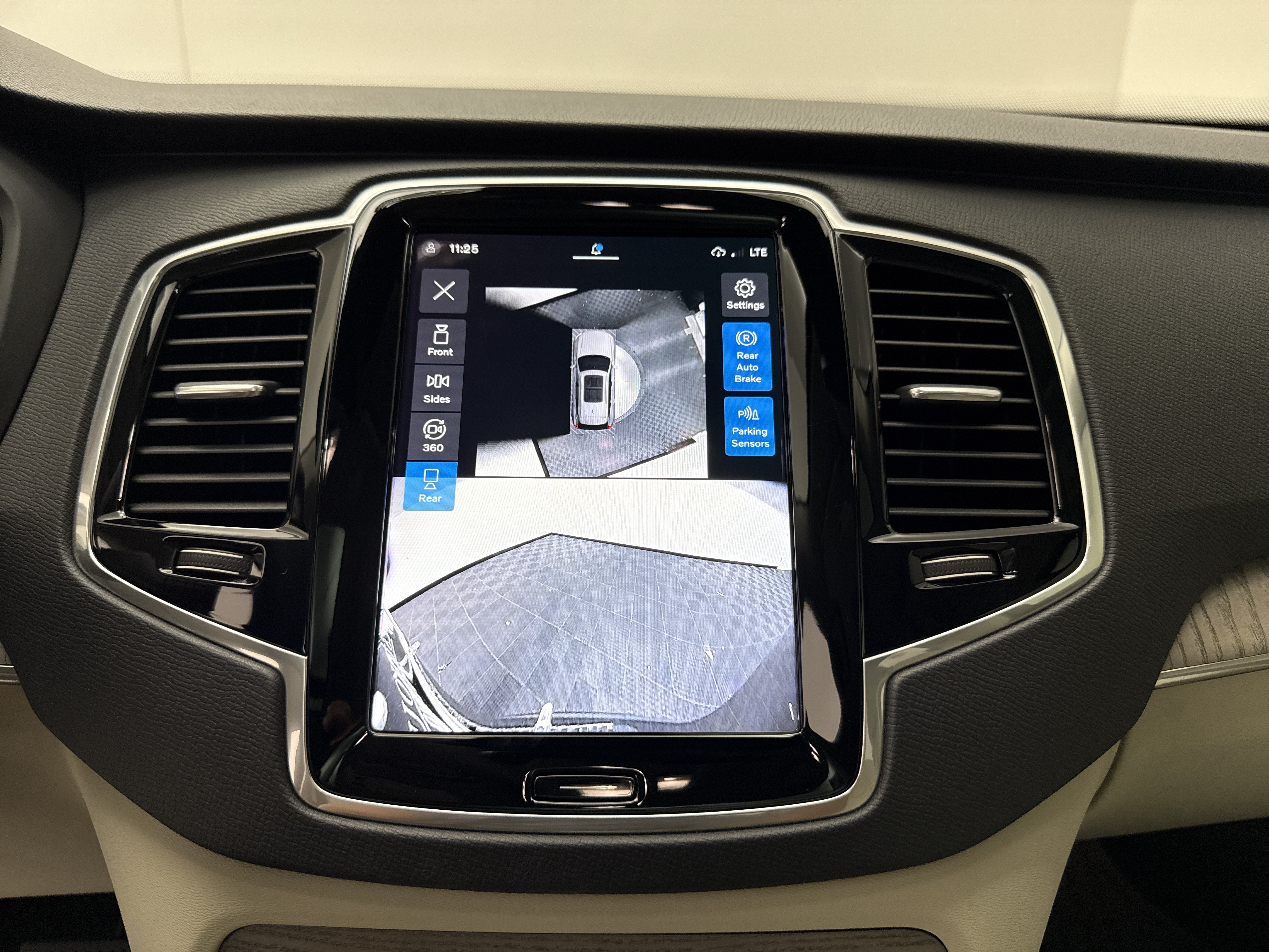 Certified 2024 Volvo XC90 B6 Plus w/ Protection Package Premier AWD/4WD image 19
