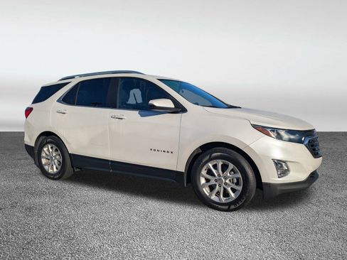 Used 2018 Chevrolet Equinox LT w/ Sun & Infotainment Package image 2