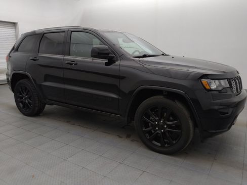 Used 2020 Jeep Grand Cherokee Altitude RWD image 11