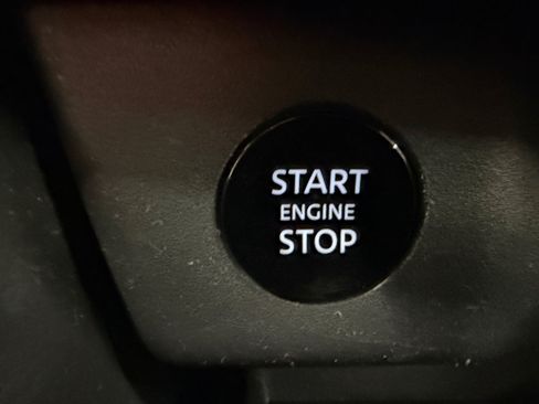 Used 2024 Nissan Rogue S FWD image 30