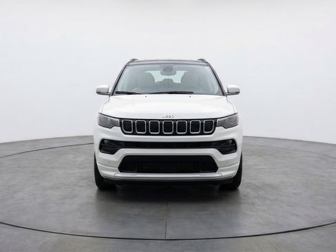 Used 2025 Jeep Compass Limited AWD/4WD image 2