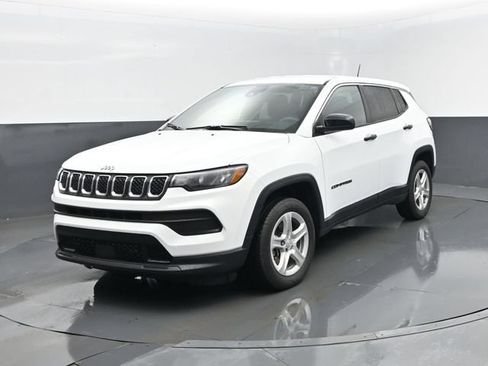 Used 2023 Jeep Compass Sport AWD/4WD image 2