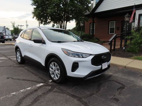 Used 2023 Ford Escape Active w/ Cold Weather Package FWD image 11