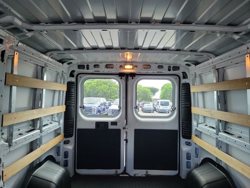 Used 2025 RAM ProMaster 2500 w/ U-Haul Equipment Group FWD image 28