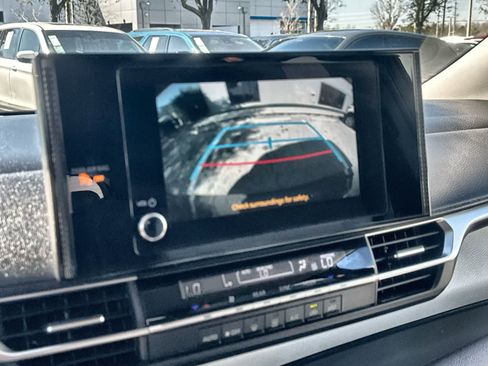 Used 2025 Toyota Sienna LE image 23