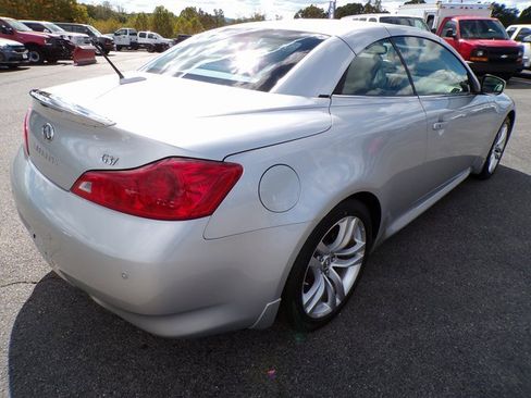 Used 2010 INFINITI G37 Convertible image 3